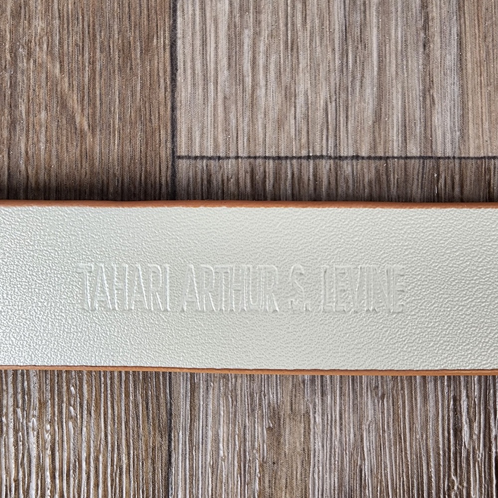 Tahari‎ Arthur S Levine Women's Tan Leather Belt Gold Buckle Size 4 - Picture 2 of 10